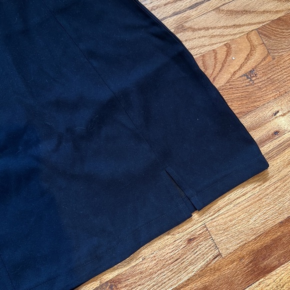 Black Shein mini skirt with thigh slit - Picture 2 of 3